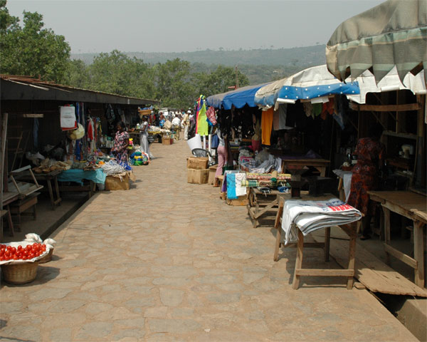 Impressie van de markt van Akosombo