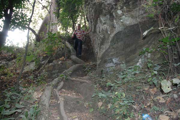 `Martijn hiking naar de Wli Higher Waterfalls